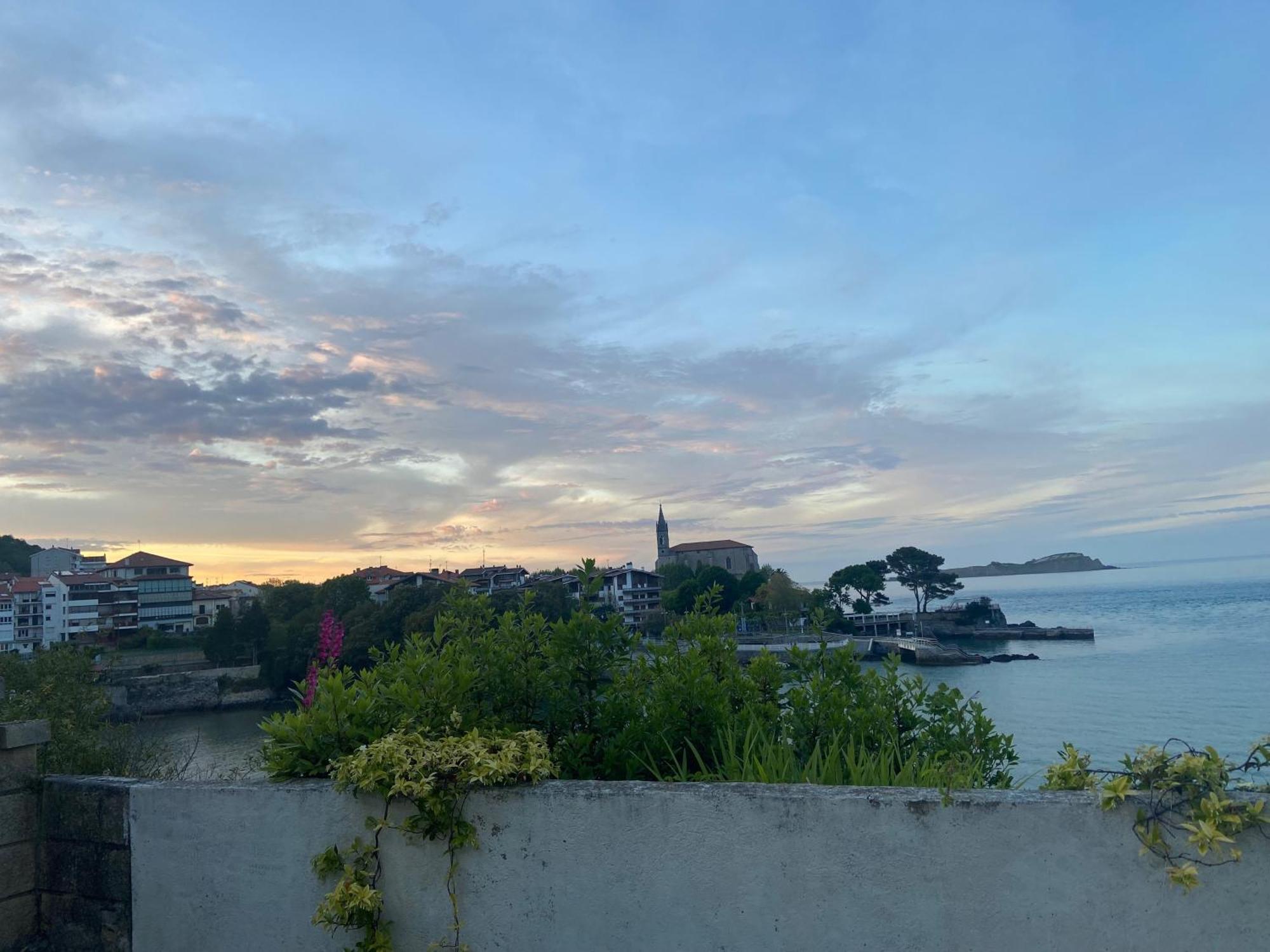 Mundaka Beachfront House Экстерьер фото