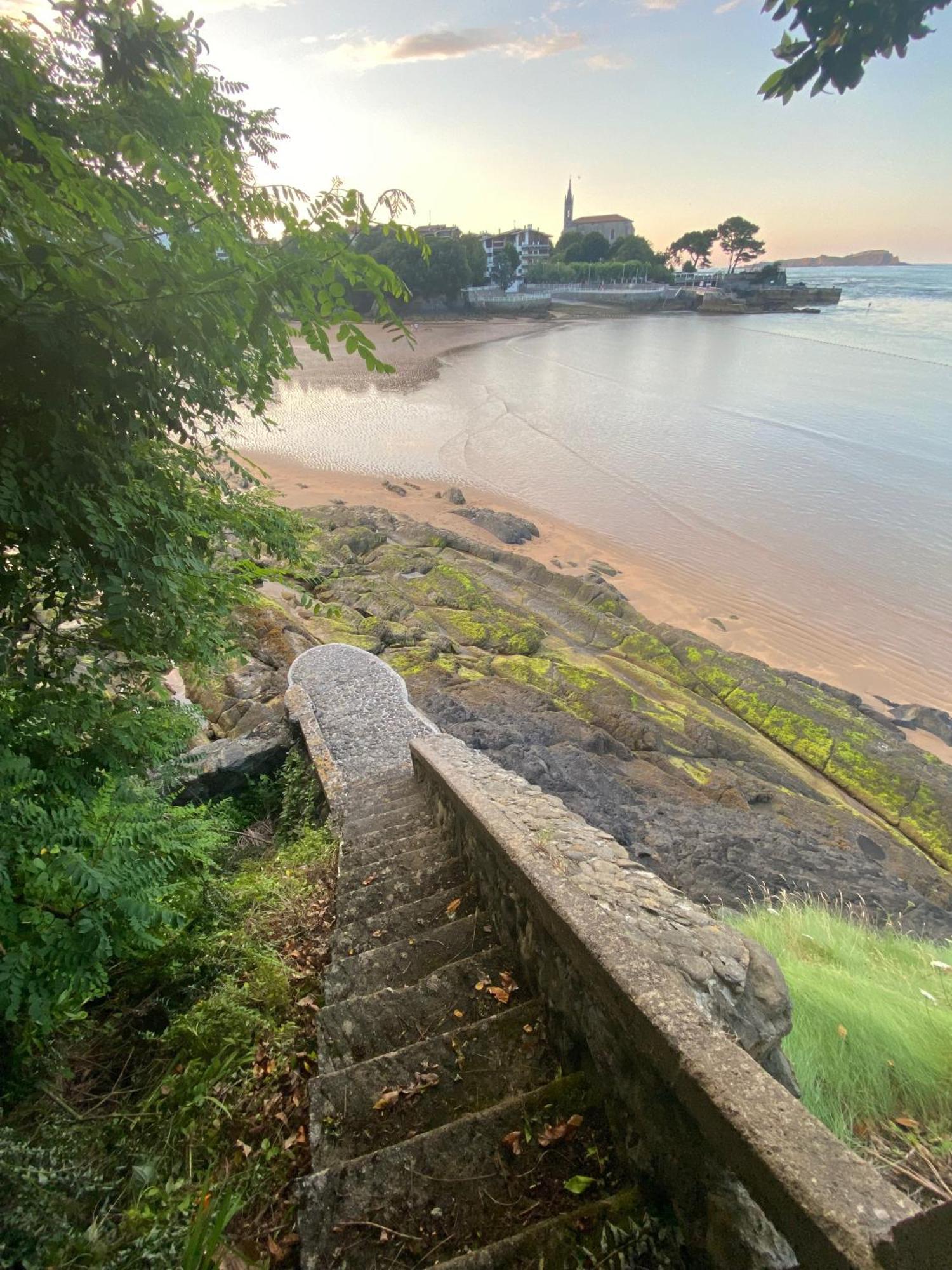 Mundaka Beachfront House Экстерьер фото